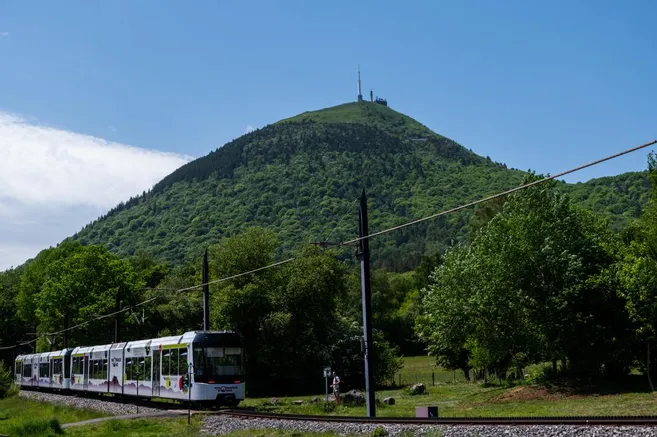 lamontagne_fr's tweet photo. À quoi sert l'Europe ? Voici quelques exemples de réalisations européennes dans le Puy-de-Dôme

▶️ https://t.co/iJYdfzHvQ4 https://t.co/32bWlziwNH