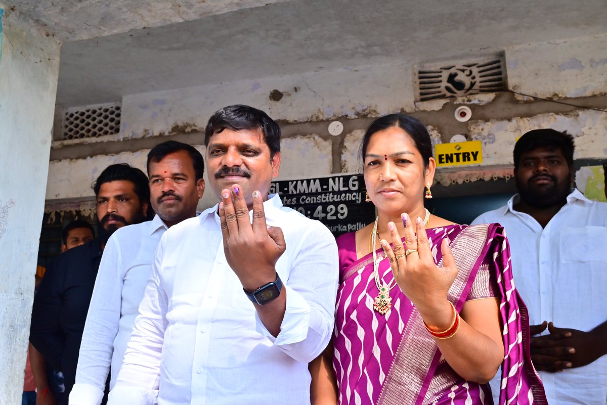 QGroupMedia's tweet photo. తుర్కపల్లి మండల కేంద్రంలో ఓటు హక్కును వినియోగించుకున్న తీన్మార్ మల్లన్న
@TeenmarMallanna @IamwithMallanna @ShanarthiNews3 @INCTelangana
#MLCGraduateElections2024 #MLCGraduateElections #mlcgraduateelection #MLCGraduateElection #VoteForMallanna #VoteForTeenmrMallanna https://t.co/Yg7QdLYjI1
