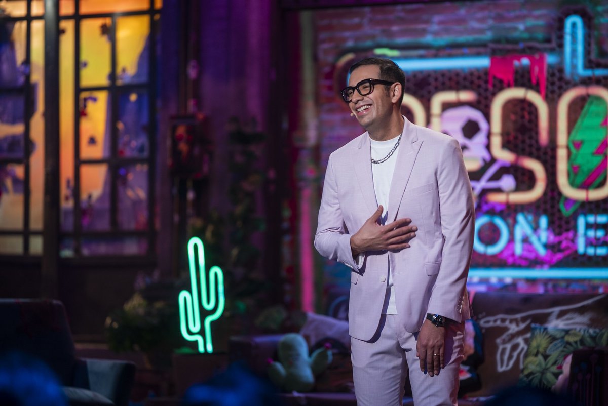 LaResolana's tweet image. ¡Co-co-co menzamos con un programa lleno de risas y diversión con @elcapiperez!🤣😂 

🔴 𝗘𝗡 𝗩𝗜𝗩𝗢 𝗔𝗛𝗢𝗥𝗔 por @AztecaUNO 📺 y 💻 a través de tinyurl.com/LaResolanaENVI….