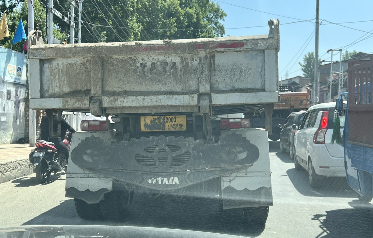 No number plate on the rare side. What if he hits someone and runs away. <a href="/Traffic_hqrs/">J&K Traffic Police</a> 

Location : Magam Budgam