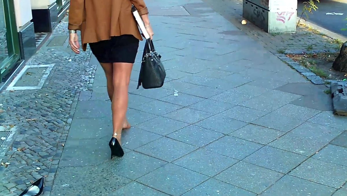 HelenaAbramov's tweet photo. Cinderella and her lost shoe
https://t.co/rJVhhGQjZI
😘
#oneshoe #lostshoe #cinderella #pantyhose #highheels #nylontoes #toefetish #smellfeet #suntanpantyhose #oneshoeonly #dirtyfeet #dirtyfeets #dirtysoles #dirtytights #Schuhklau #pantyhoseunderjeans #strumpfhose #cinderella https://t.co/AtUdGO33J0