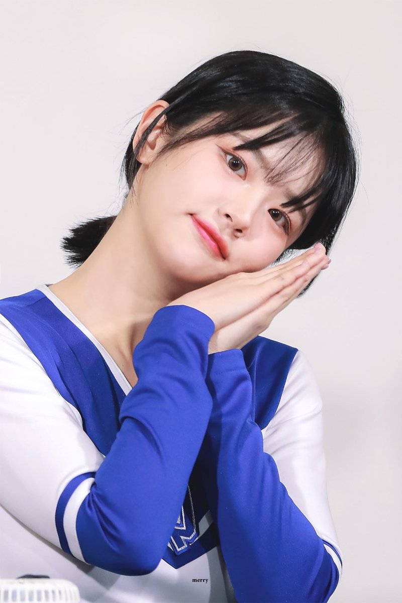 merry981101's tweet photo. 240413 💙
#QWER #쵸단 #Chodan @official_QWER https://t.co/DtJSGNVt6V