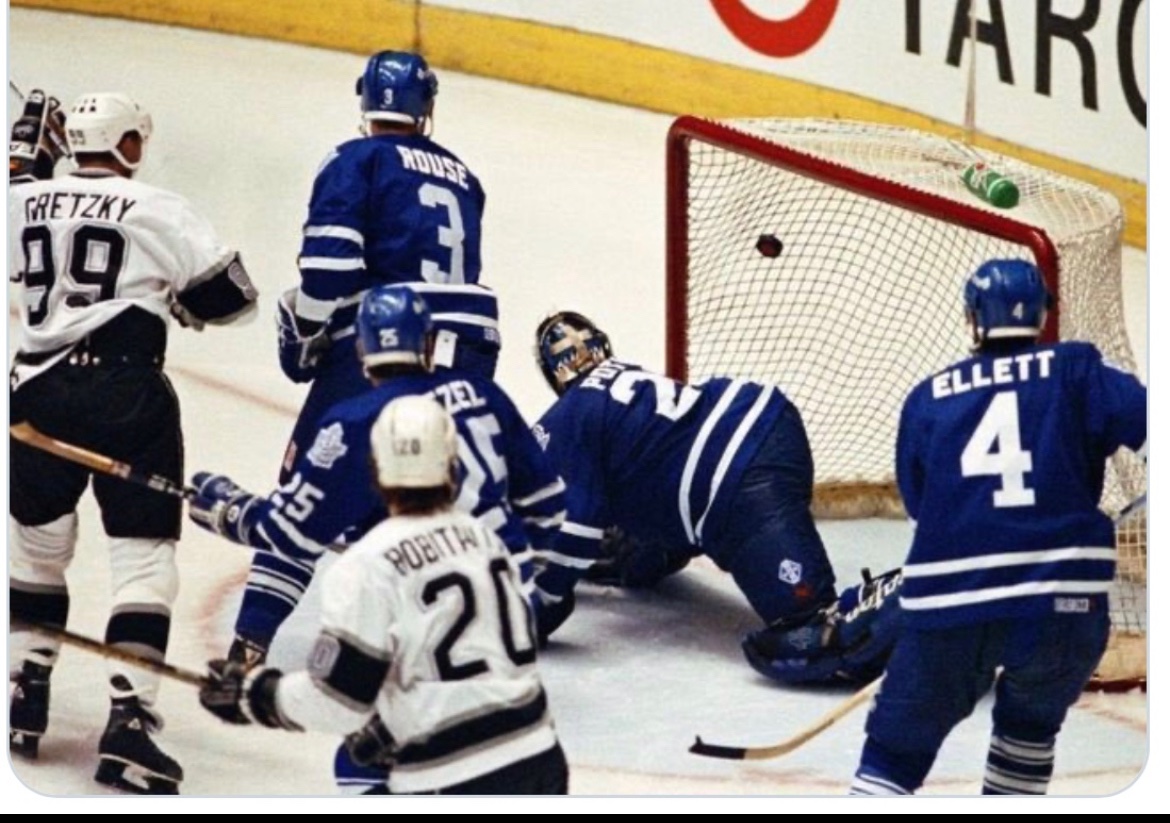 It was a high stick. 

#31yearslater #leafsforever #leafsnation #stanleycupplayoffs #kerryfraser #waynegretzky #neverforget