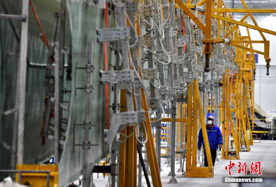 Profits of China's major #industrial firms increased 4.3 percent year on year in the first four months of the year, official data showed Monday. The growth rate was the same with that registered in the first quarter, according to the National Bureau of Statistics.