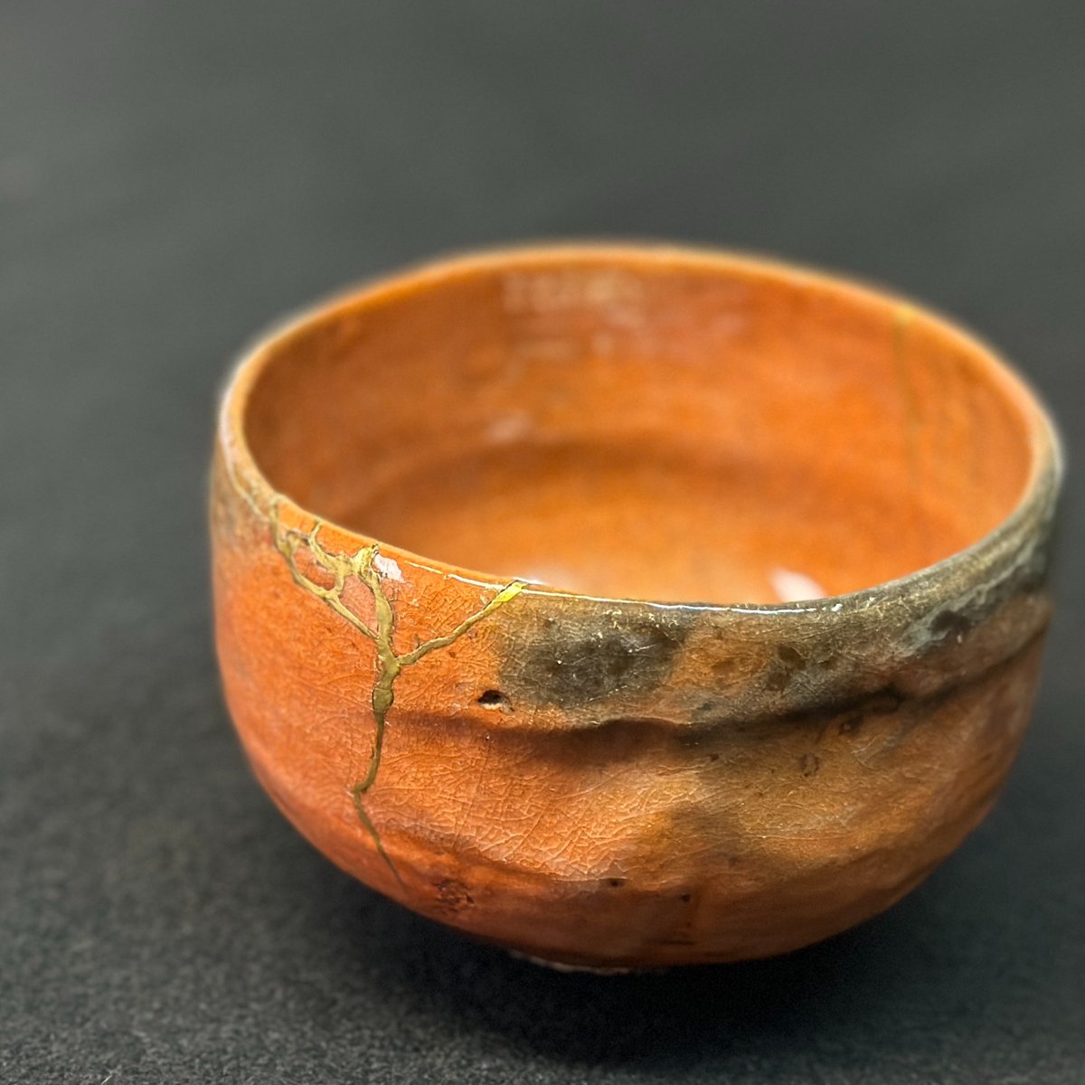 hareitiba's tweet image. CHAWAN
Raku-ware red bowl
kintsugi

#japaneseantique #reabowl #raku