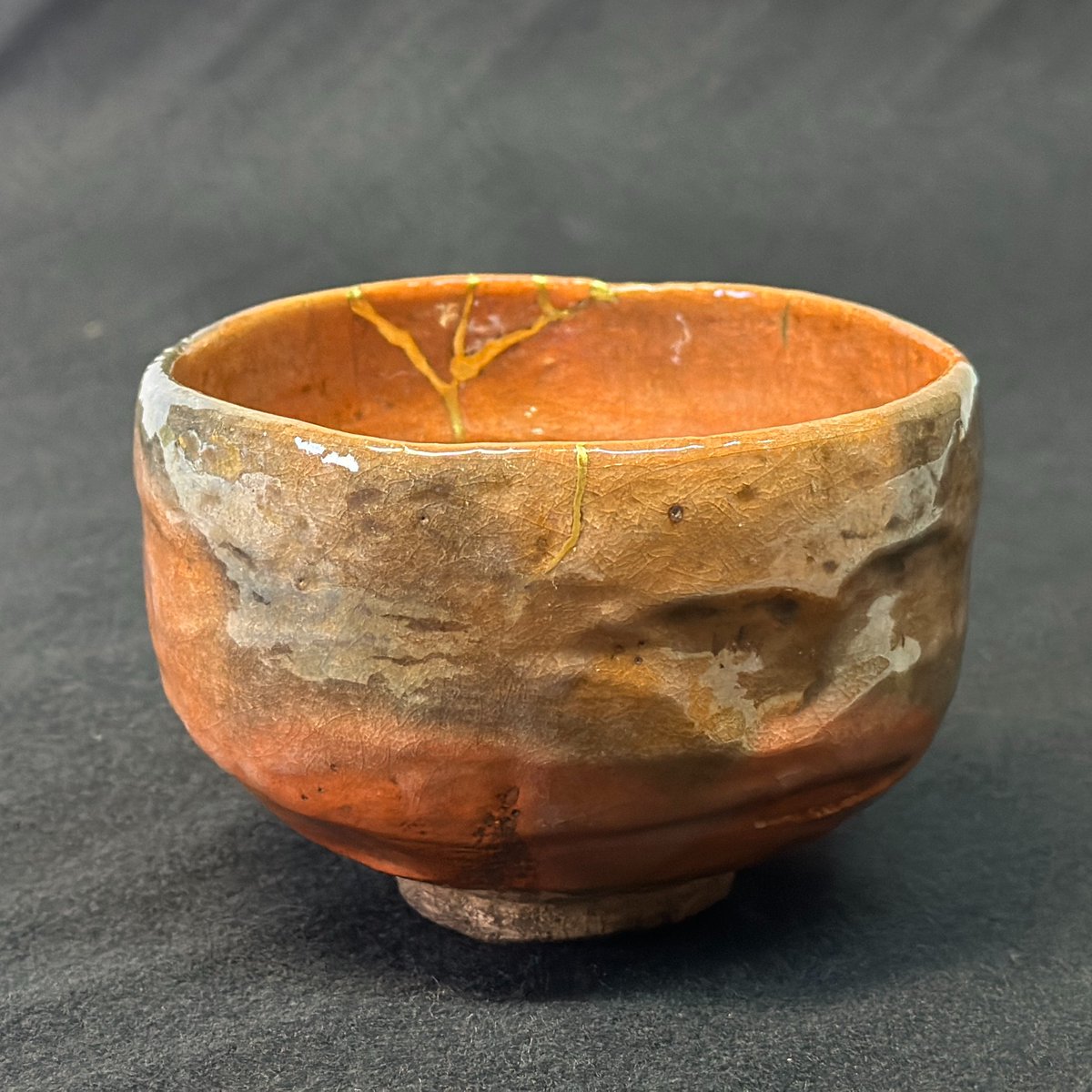 hareitiba's tweet image. CHAWAN
Raku-ware red bowl
kintsugi

#japaneseantique #reabowl #raku