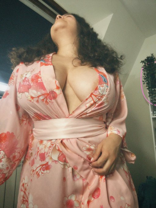 🥵🥵 nueva fotos en mi only para los fans de los tacones y medias   https://t.co/d70czeAicm https://t.<a href="/tag/milf"class="tags"><span>#milf</span></a><a href="/tag/bigboos"class="tags"><span>#bigboos</span></a><a href="/tag/onlyfans_girl"class="tags"><span>#onlyfans_girl</span></a>