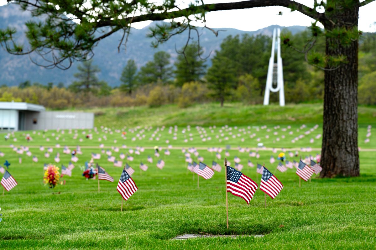 🇺🇸 MEMORIAL DAY 🫡 Saluting the heroes who fearlessly defended our freedom with unwavering courage. Their legacy lives on, strengthening  #USAFA's commitment to safeguard the liberties they valiantly fought for. #MemorialDay #NeverForget #LeadersOfCharacter #HonorTheFallen