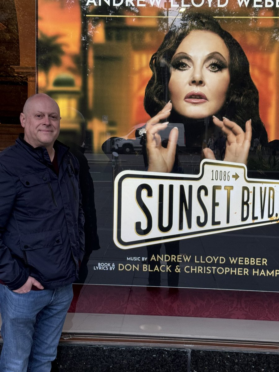 Sunset Boulevard with the stunning Sarah Brightman Melbourne Australia. Not to be missed. Musical score sublime!
#sunsetboulevard#
#sarahbrightman#
#princesstheatre#