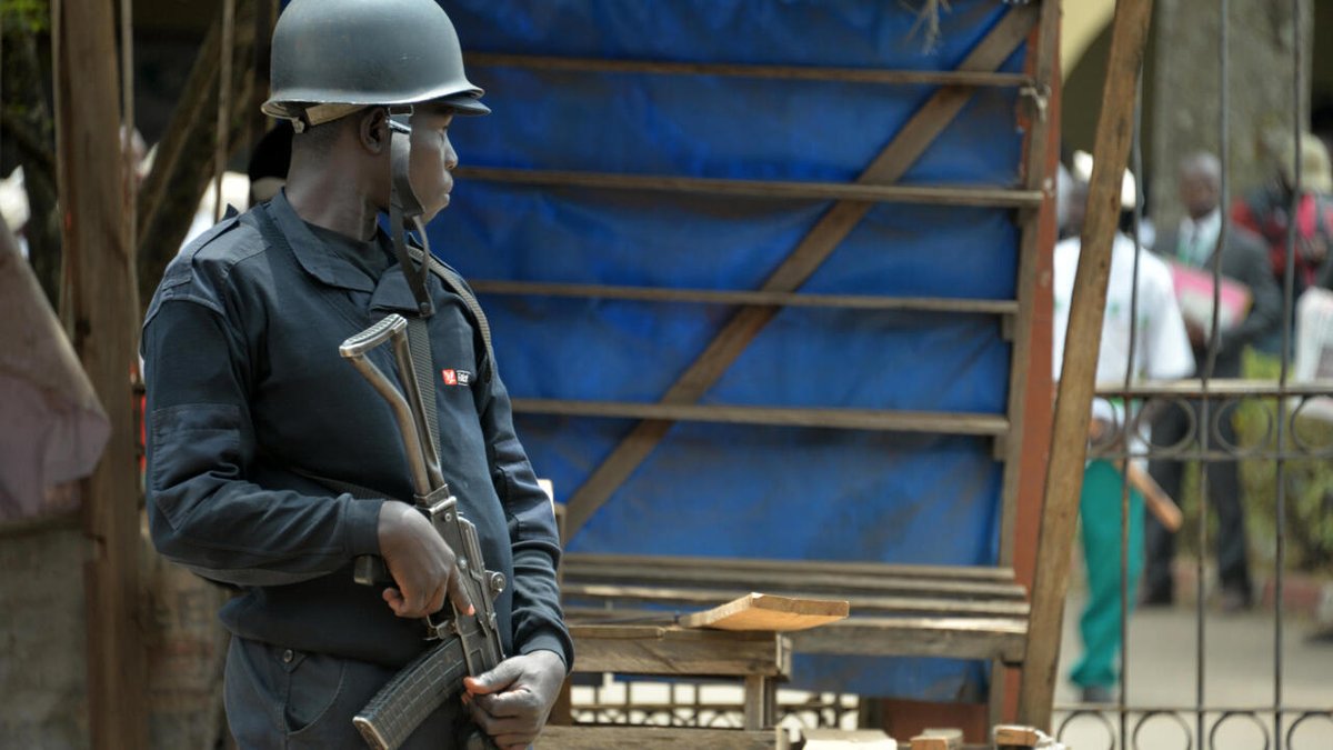 Cameroun: un attentat dans un bar de Bamenda fait 2 morts et une quarantaine de blessés rfi.my/AdZI.x