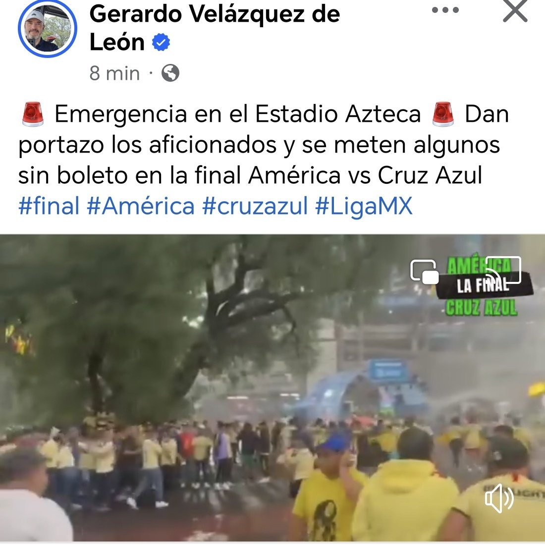 Información de @gvlo2008 en #Fb   aficionados dan 'portazo' en el #EstadioAzteca e ingresan al inmueble, ojalá esto no pase a mayores😢.
Cómo aficionados pedimos el alto a la violencia en los estadios pero con lo que se suscitó hoy no se puede.. Y el #FanId? @MikelArriolaP