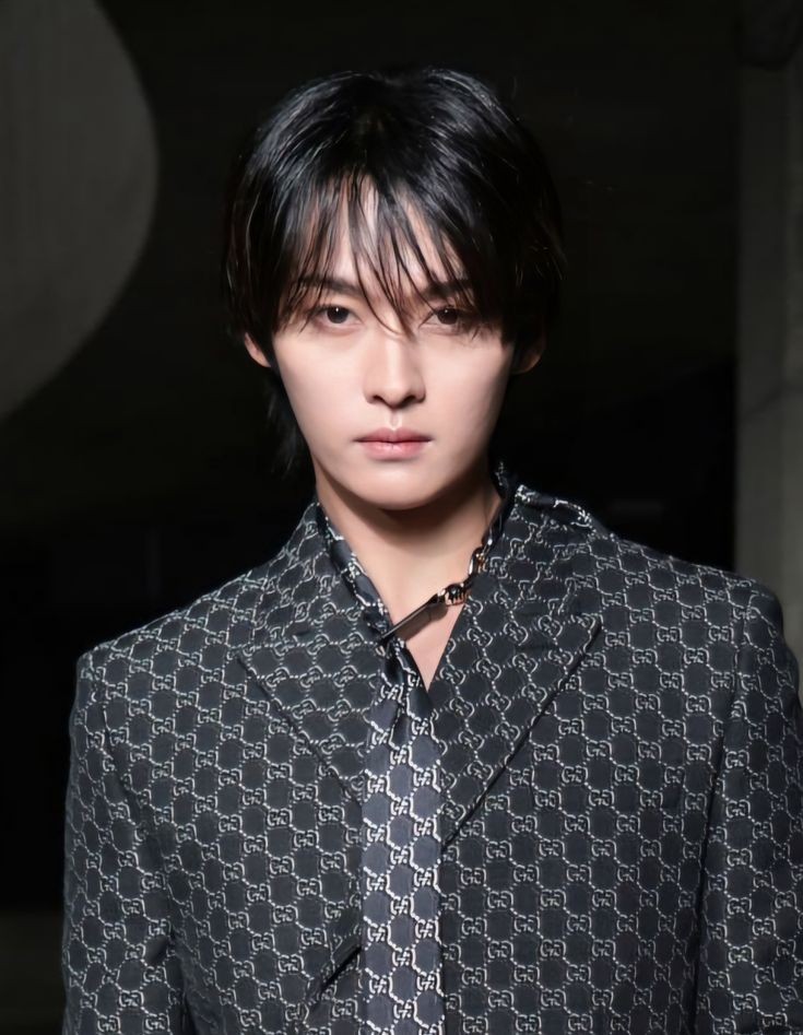 injisun's tweet photo. #minsung au | Embaixador favorito.

Aonde Lee Minho é embaixador da Gucci e um disputado nas redes sociais, mas no off só tem olhos para seu ficante Premium.

Ou

Onde Han Jisung é o único que manda no embaixador da gucci e que mesmo não sendo famoso tem o coração e o corpo dele. https://t.co/ktZZ7TECP2