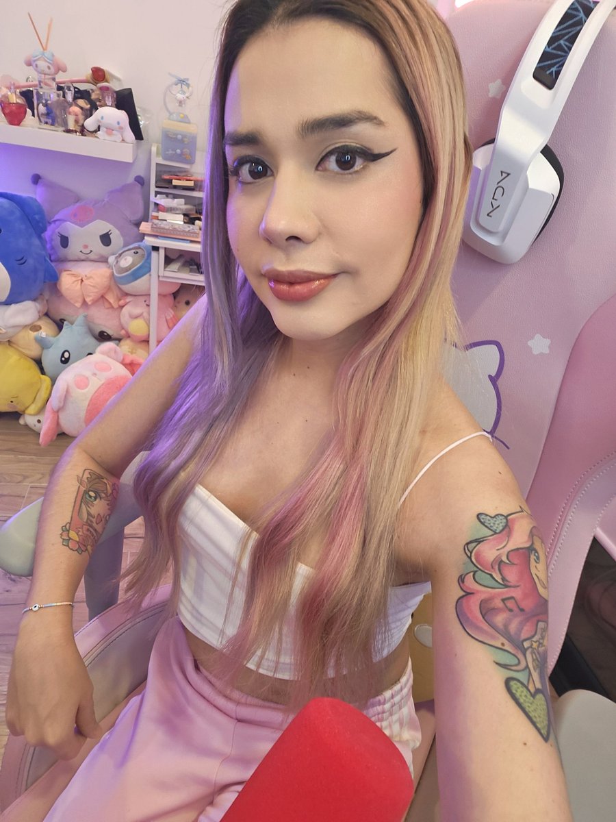 La más travesti ya ON twitch.tv/crystalmolly