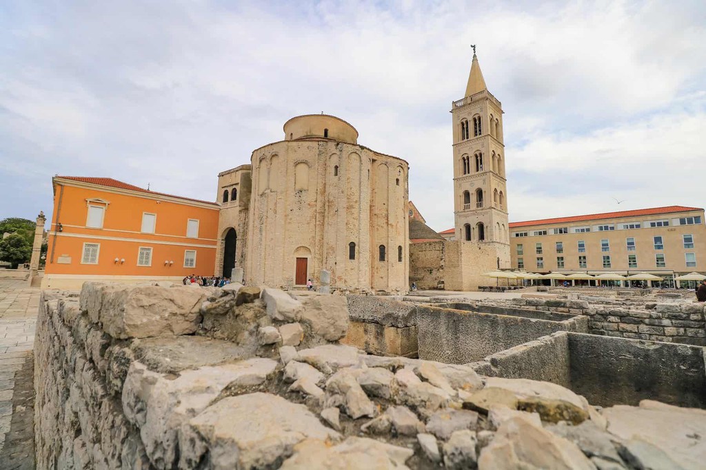 St. Donatus’ Church is at the center of Zadar's old town and a beautiful sight in the Roman Forum... Read more 👉 bit.ly/49nUdva #Zadar #Croatia #CroatiaTravel #travel #traveltips