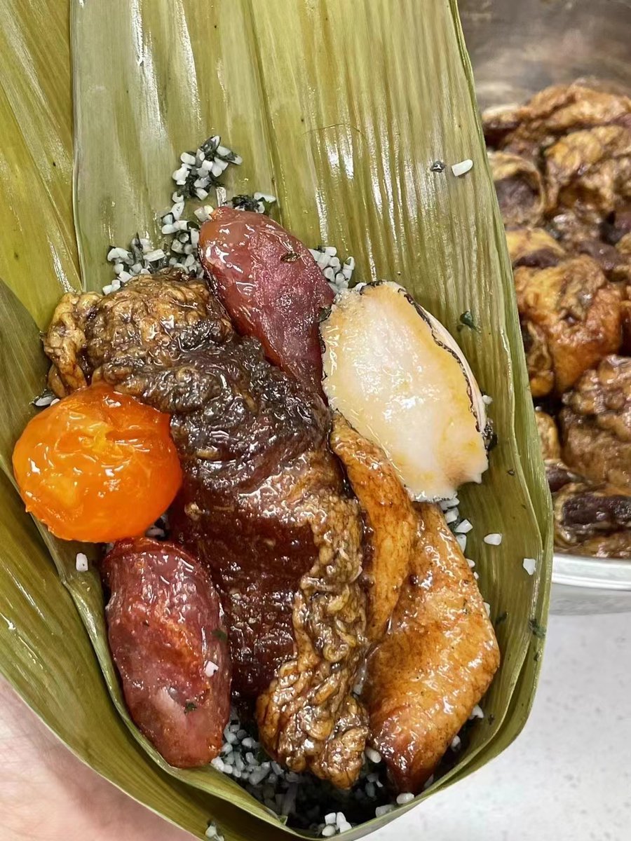 Vfuminhui0035's tweet photo. 就问问鲍鱼粽你们吃过没有😜😜 https://t.co/KCFPdfhB0K