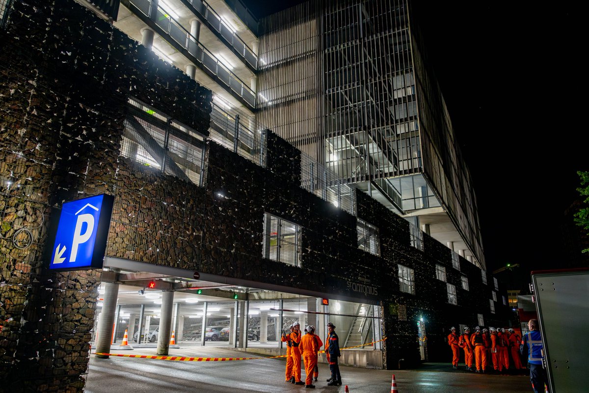 #parkeergarage deels #ingestort bij #sintantoniusziekenhuis in #nieuwegein.