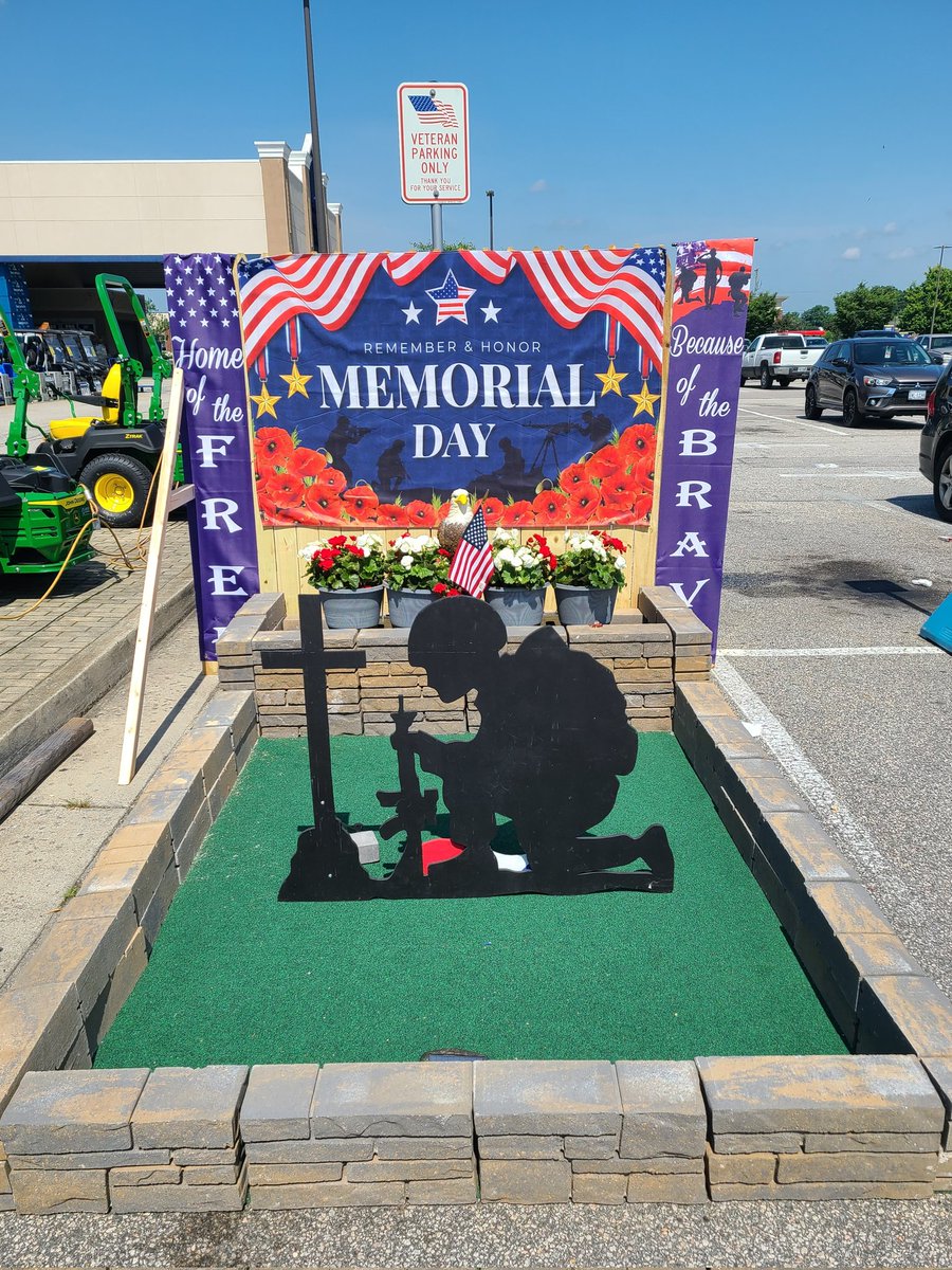 lowes2918rva's tweet photo. We at 2918 would thank those who gave the ultimate sacrifice. Honored to remember the fallen who wore the uniforms that served our country. 
#MemorialDay #ThankYouForYourService 
@BenitoKomadina @steveyoung456 @BlueBoxR1 @Lowes @TraceyH1218 https://t.co/ZKv4015jCK