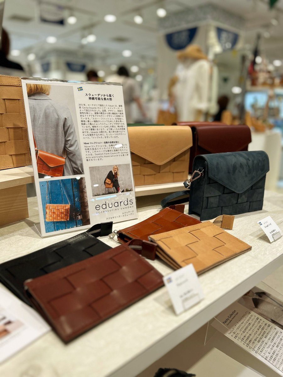 crossedlines's tweet photo. 【北欧フェア2024】
最終日始まりました！ Eduards🇸🇪が「LifTe」に掲載されています。 レザーへのこだわりなどCecilia Eduardsの思いをぜひご覧下さい。

あいにくのお天気ですが、一度お越しの方もまだの方も、優しくて温かい北欧の雰囲気を味わいにいらして下さい！

🌲🌲🌲 https://t.co/6n4WGB46pz