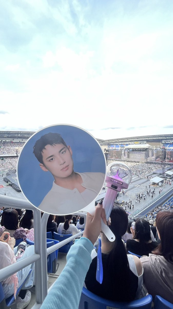 yumeeploy's tweet photo. 2024.05.26
คอนเมื่อวานสุดยอดมากๆได้ดูเซบขึ้นนิสสันได้อยู่ในวันครบรอบ9ปีมันพิเศษมากๆมบ.ทุกคนตั้งใจมากๆเอนเนอร์จี้ไม่มีตกเลย หล่อทุกคน แอบเสียดายที่มาติ่งช้าแต่5 ปีมานี้เราโคตรมีความสุขและดีใจที่ได้รู้จักเซบ ดีใจกับทุกความสำเร็จของพวกเขา ขอบคุณที่มอบคส.และพลังให้กะรัตน้า 사랑해🩷🩵 https://t.co/z3iDdUuvbm