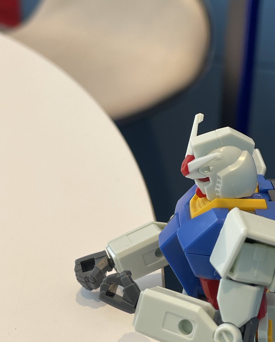 mako796_b0t's tweet photo. おはようございます！このあと11時からはみえらじ796生放送！！熱海駅サテライトスタジオから市原まこがお届けします！ 
79.6MHz Ciao!  #FM熱海湯河原

#ciao796 #Radimo #みえらじ

ガンダムクイズ！
今日のポーズは、こんな感じ！
ビビッと来た大喜利的な回答もお待ちしています！\( 'ω' )/ https://t.co/Qu4bHKd0j7