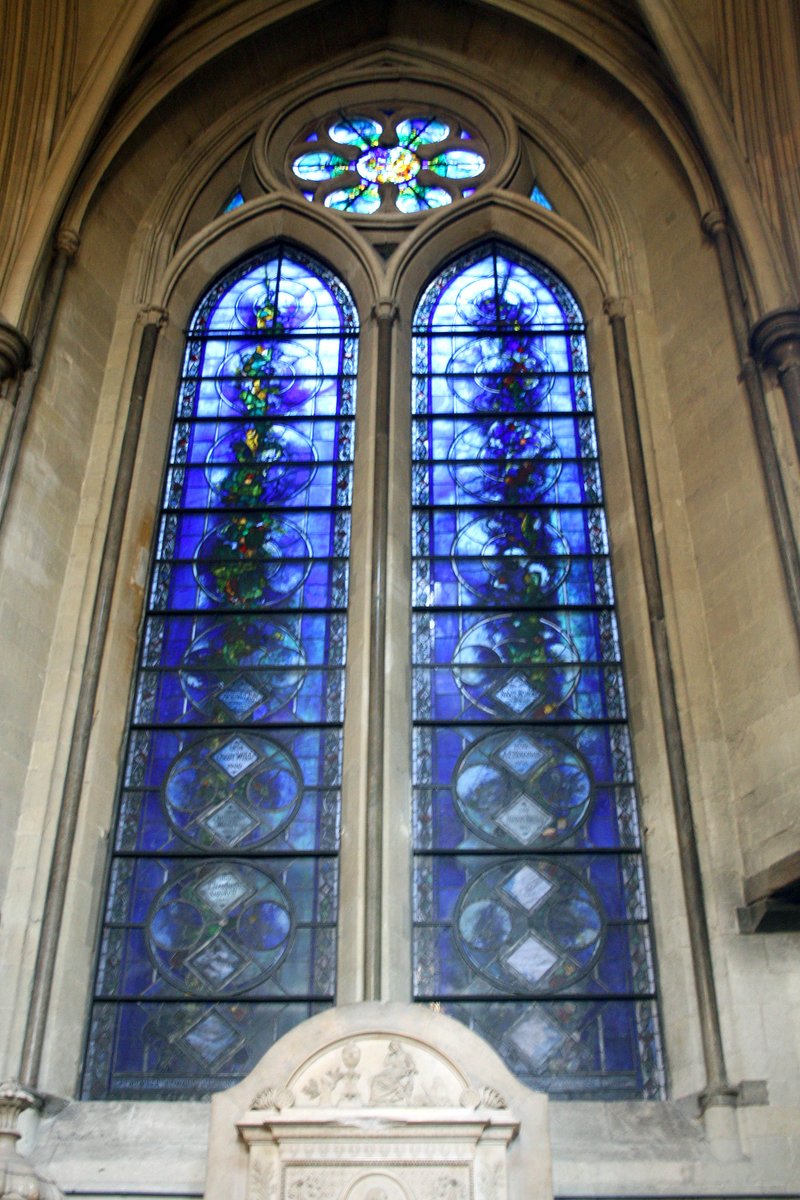 Collegiate Church of St. Peter (Westminster Abbey), London. Poets Corner memorial stained glass window. 1994 by Graham Jones. Photo: 03.03.2023. #London #WestminsterAbbey #window #StainedGlass #GrahamJones @Portaspeciosa