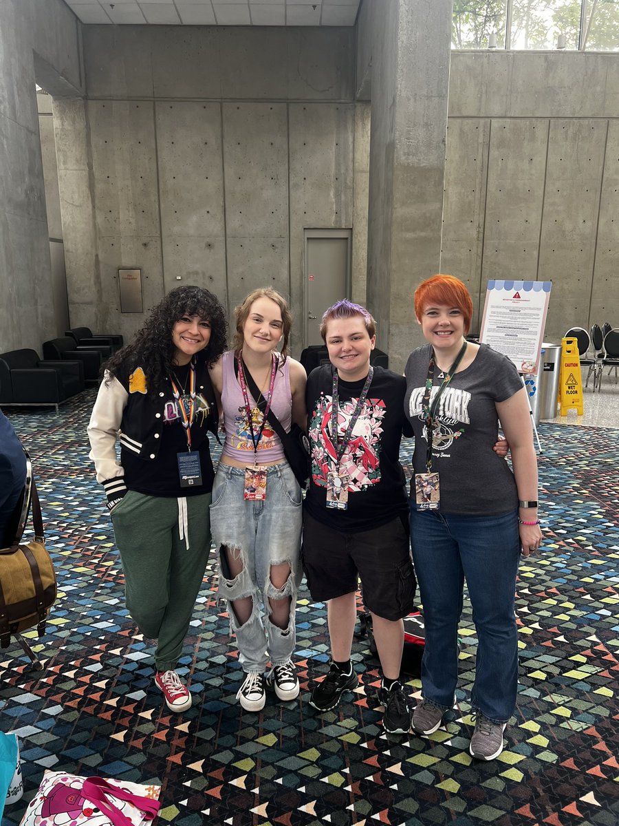 AprilReedy7's tweet photo. OMG I had soooooo much fun at momocon and got to meet some of my favorite YouTubers @doodlebugmorg @WeeLassReacts and @notsoavgfangirl 
.
.
.
You guys are so sweet I loved getting to meet you guys 🫶 https://t.co/MnvqPuFT85