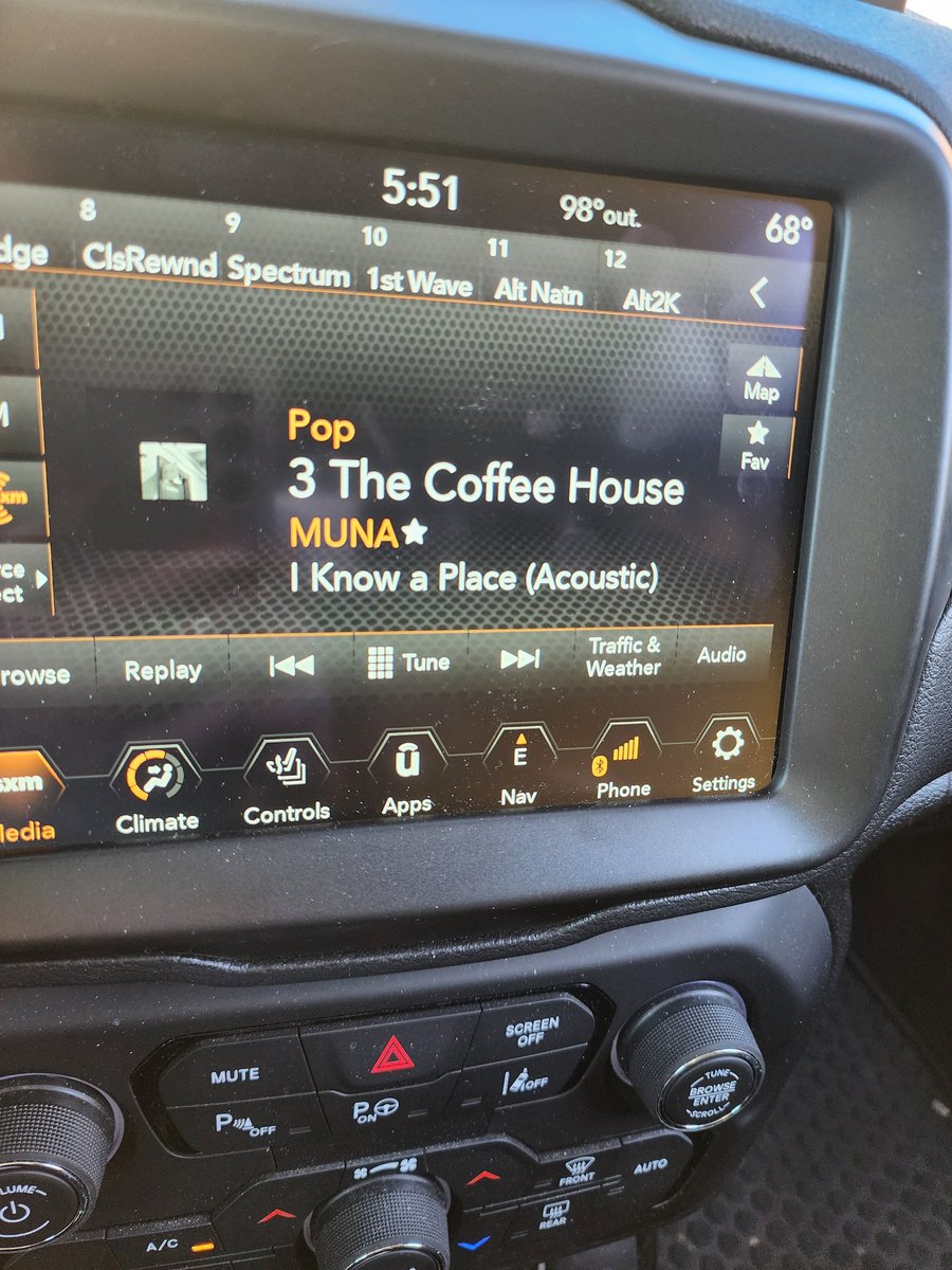Stormyiz's tweet photo. @SXMCoffeeHouse  more of this please !! @whereisMUNA https://t.co/wMf04OXy06