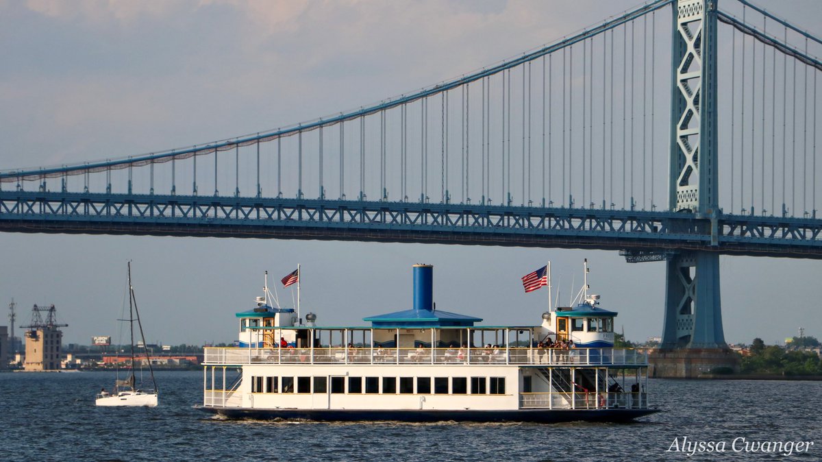 cwanger_alyssa's tweet photo. A gorgeous evening today on the Delaware River at Penn’s Landing from Philadelphia on this Memorial Day Weekend! @DelRiverWfront @DRPA_PAandNJ @6abcWeather @Brittany_Boyer @visitphilly @visitPA @PHLVisitorCntr @PHLPlanDevelop @penns_landing https://t.co/fk1MIdH8OO