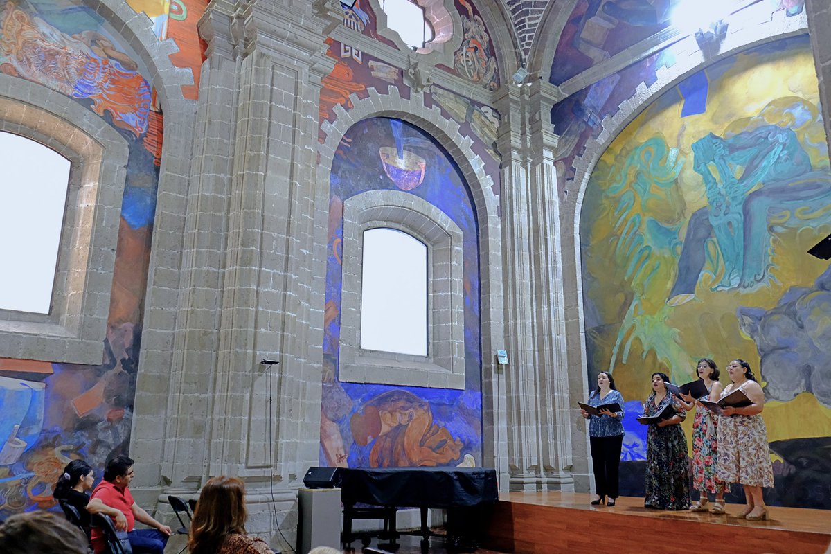 #ConciertosSHCP | En la capilla de la #BibliotecaLerdo📚 disfrutamos la presentación del Ensamble Femenino SOLO 4, que interpretó algunas piezas compuestas por mujeres que dedicaron su vida a la música.