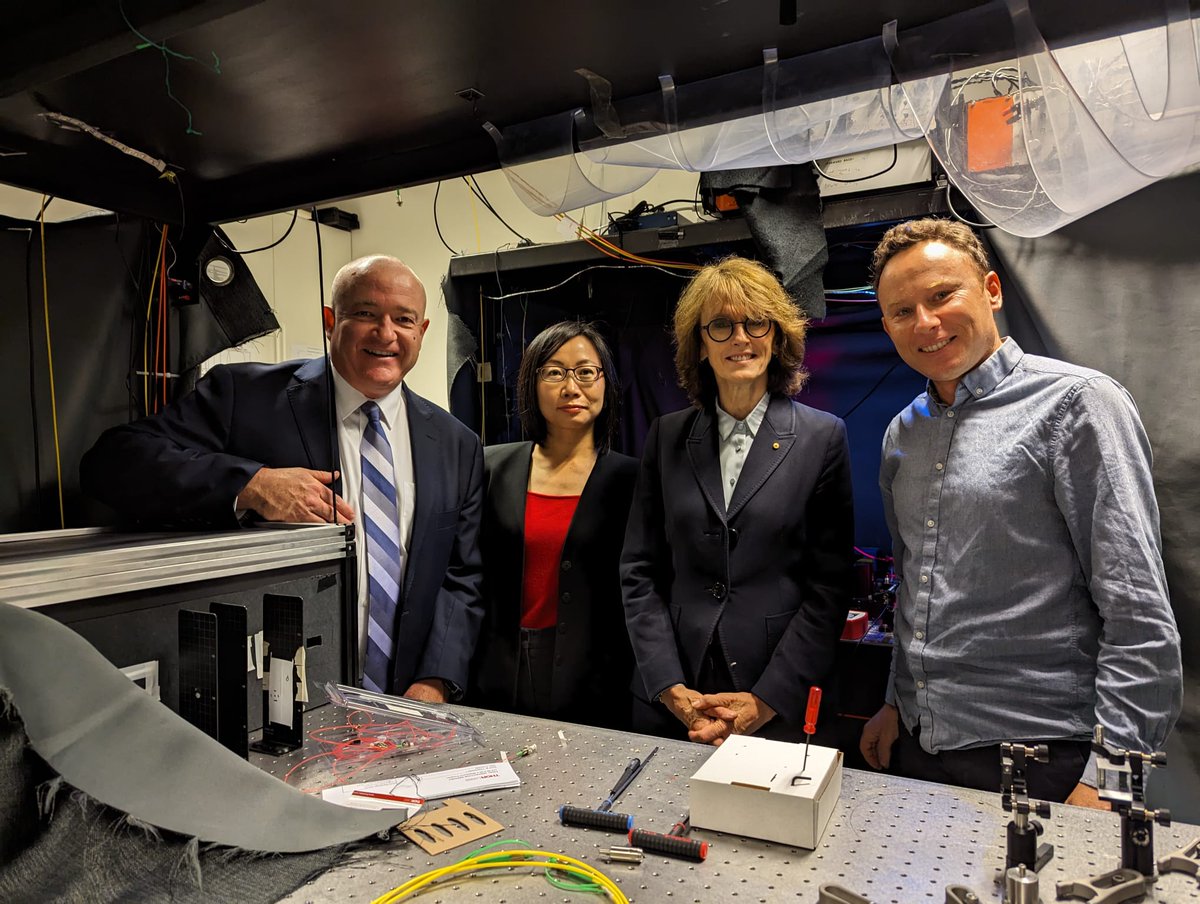 Great to have Australian Chief Scientist @ScienceChiefAu Dr Cathy Foley visiting @UTSEngage @UTS_Science @TMOS_ARC and touring our labs. great to highlight our efforts on #quantum and #hBN. Here to kick off the NDNC meeting!