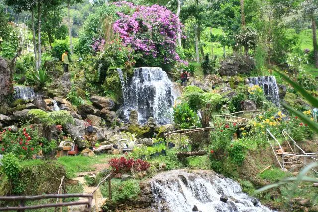 pesisirdotnet's tweet photo. Curug Tilu Rancabali, Air Terjun Eksotis di Bandung yang Kaya Pesona
https://t.co/0lt4QqGGQN https://t.co/0HgCjPAQF9