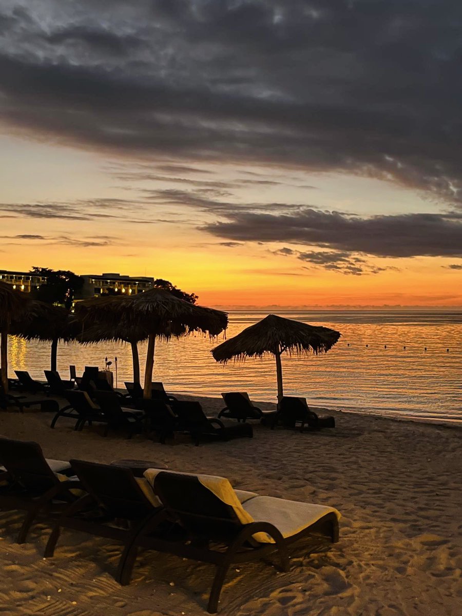 Still a sucker for a sunset… 🔥🇯🇲 #negril #jamaica