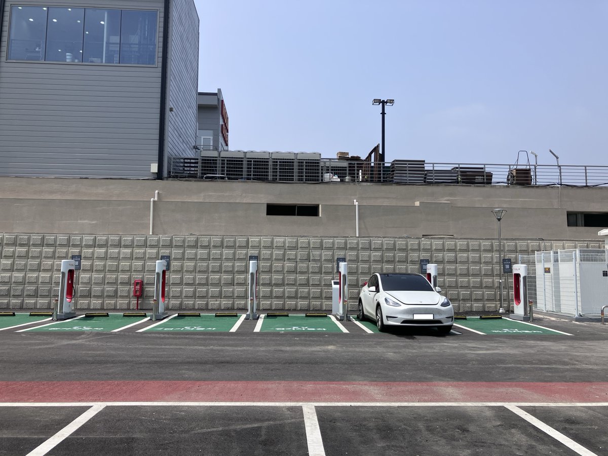 New Tesla Supercharger: Osan - Moda Outlet, South Korea (6 stalls) 
tesla.com/findus?locatio…