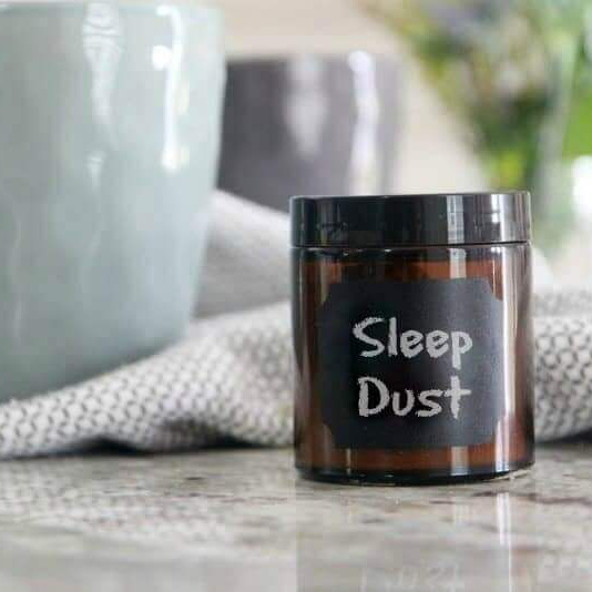 Ever wake up wishing you'd gone to bed earlier, but couldn't because you felt too wired? This sleep dust recipe makes an instant cup of powerful sleep promoting herbs. 

Just add water! 💧

mommypotamus.com/sleep-dust-rec…

#sleeptips #sleepbetter