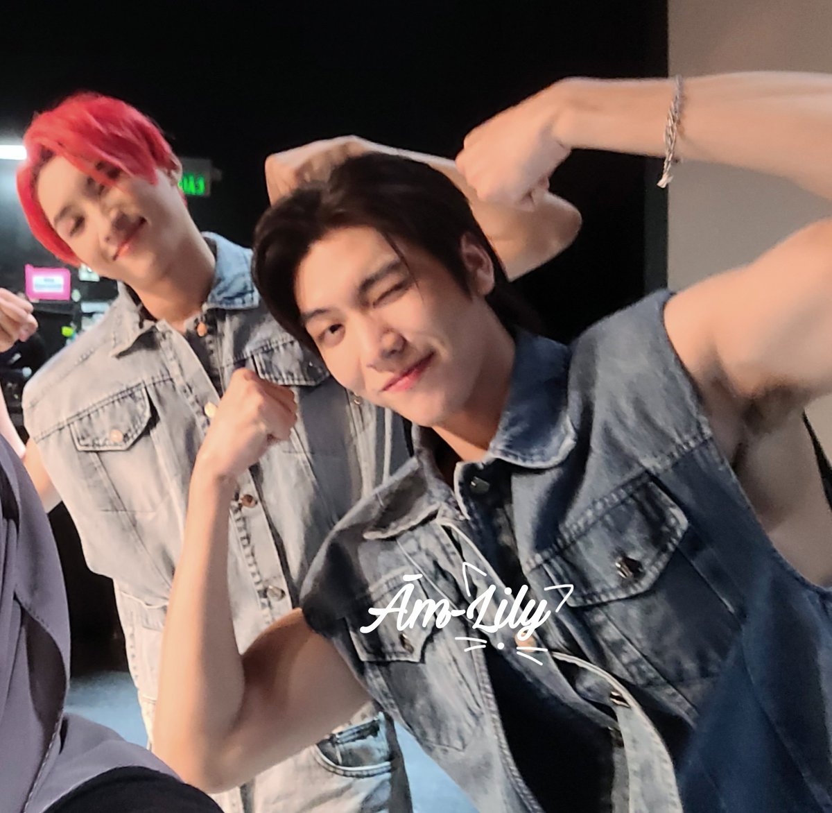 Saw BossNoeul were wearing their sleevless vests so I got them to give me some muscles~ 

BossNoeul Fanmeet SF
#BossNoeul_FM_California_SF
