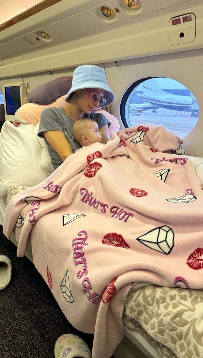 mrjeremydolce's tweet image. When do the #ParisHilton blankets drop?!? 🔥🔥 #BeAnIcon