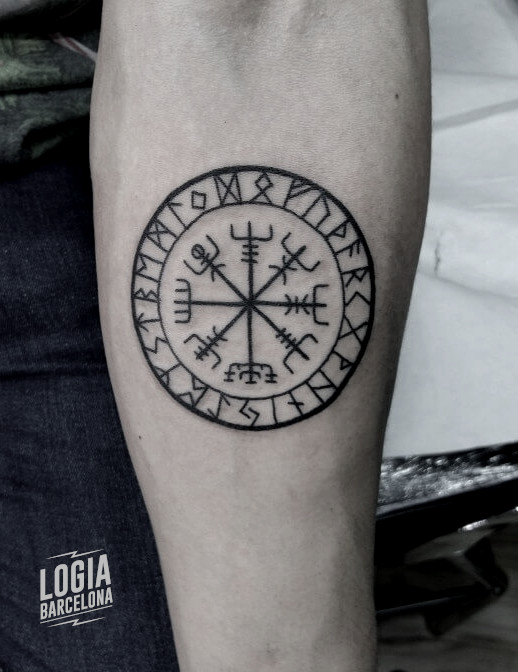 LeandroArguel20's tweet photo. Pensé hacerme mi primer tatuaje su significado me encantó pero no se que modelo elegir veremos que sale de esto jaja https://t.co/NsdozbWHrk