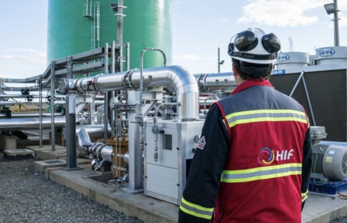 🇲🇦 HIF Global, une entreprise pionnière dans le domaine des carburants de synthèse, s’intéresse de près au Maroc pour un projet ambitieux : la production d’e-méthanol. Cette initiative, annoncée le 24 mai 2024, représente une nouvelle étape dans les efforts du Maroc pour se