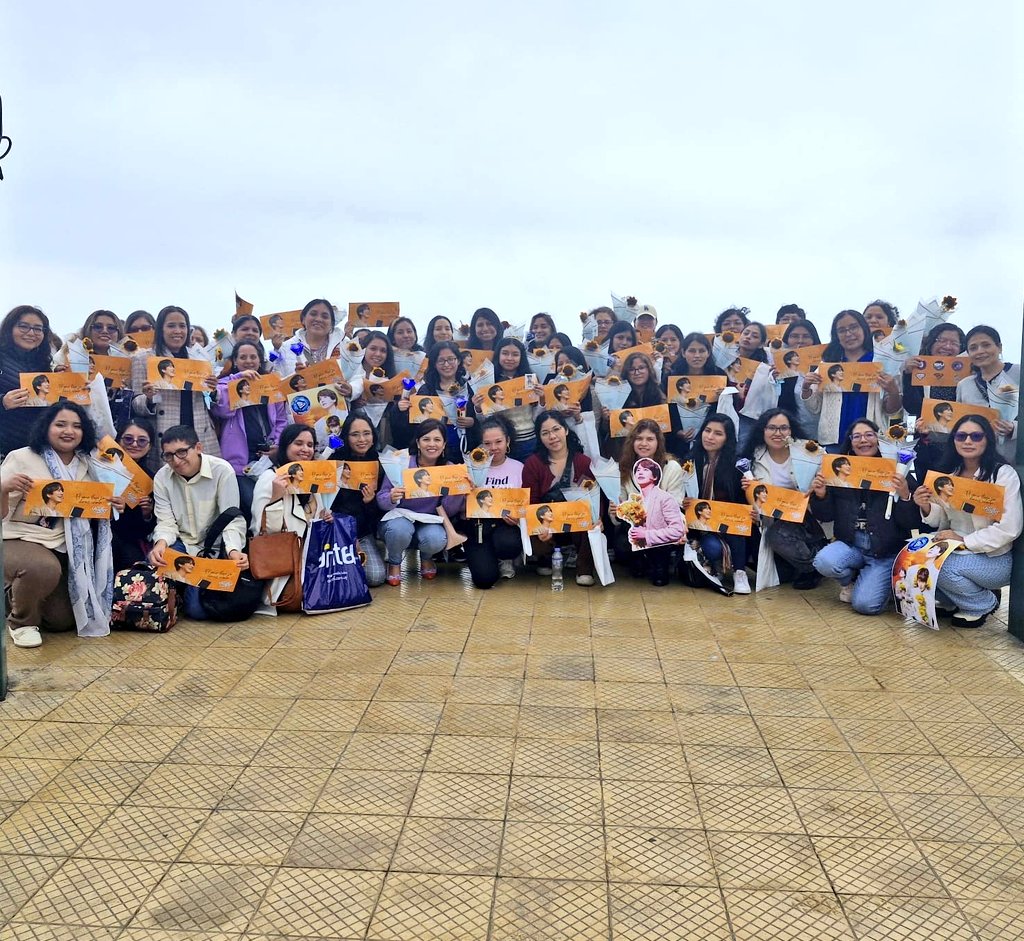 KyuPERUCho's tweet image. Una razón más para celebrar: hace 18 años, un 27 de mayo del 2006, #KYUHYUN debutaba como integrante de #SUPERJUNIOR✨️😎

Este fin de mayo ha sido espectacular porque también vimos Werther en cines con #KYUpiter y #ELF en Perú🇵🇪, fue la boda de #Ryeowook y tuvimos foto OT15🖐💙