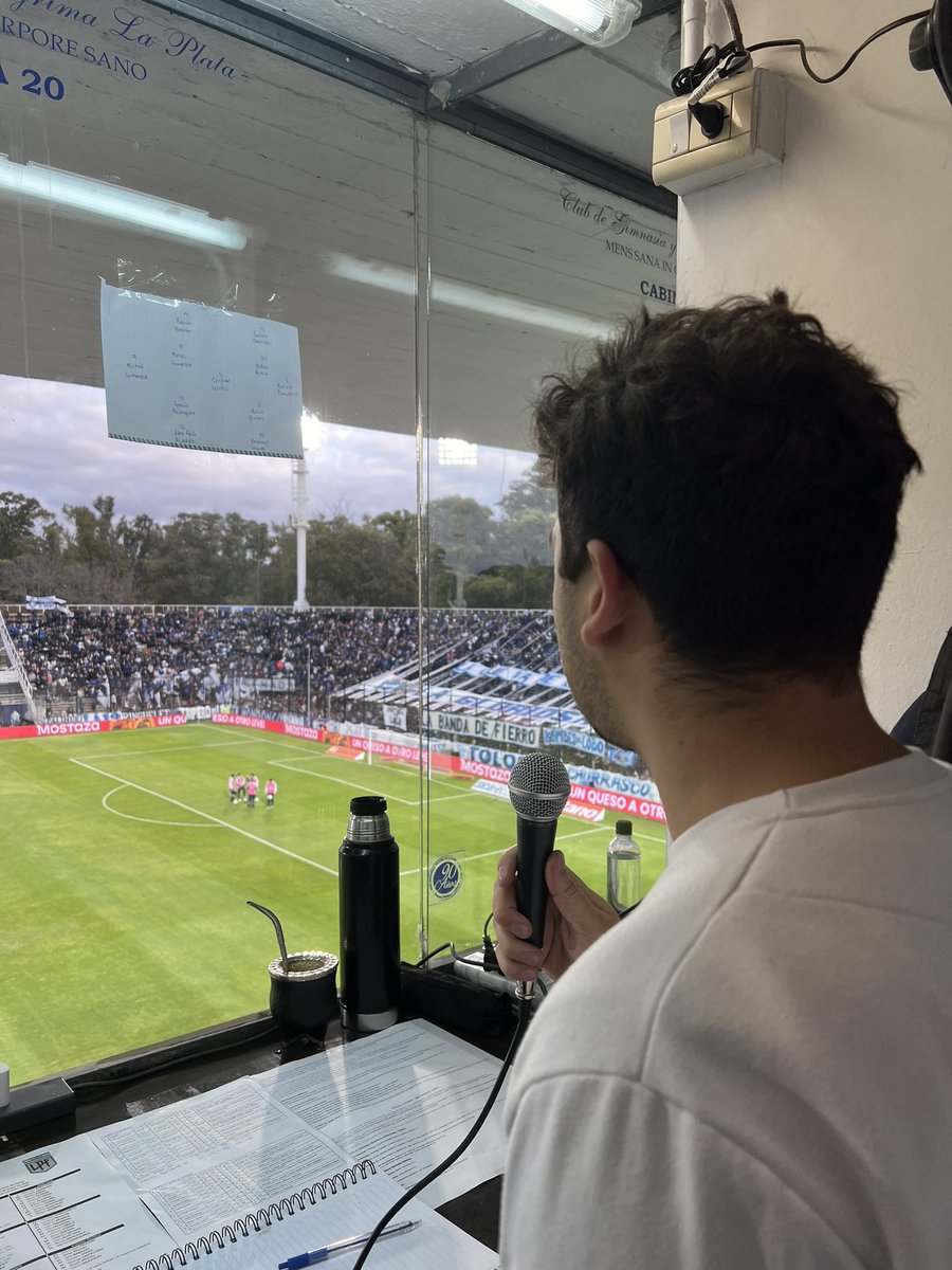 Hoy tocó transmisión para Cracks del Sur en el Juan Carmelo Zerillo. Ganó, gustó y goleó el Lobito 🐺