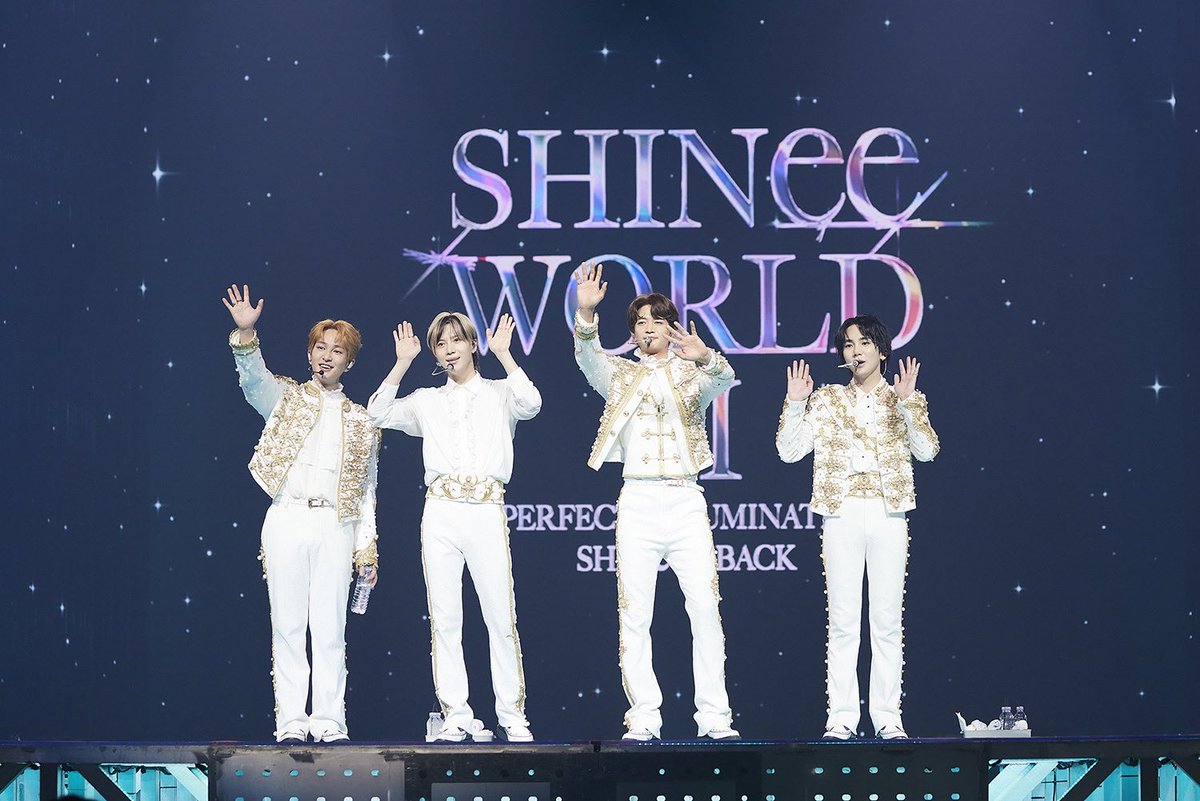 SMTOWNGLOBAL's tweet photo. 완전체라 더 빛났다…샤이니, 앙코르 콘서트서 3만 관객과 소통

5월 24-26일 3일간 인천 인스파이어 아레나에서 진행된 콘서트 성황리에 마무리… 총 3회 공연 모두 시야제한석 포함 전석 매진, 25일과 26일 공연은 글로벌 플랫폼 Beyond LIVE와 위버스 등을 통해 온라인 동시 생중계 진행!

샤이니의 대표 히트곡 ‘Sherlock', 'Lucifer', 'Ring Ding Dong'을 포함해 정규 8집 곡들의 완전체 무대까지 더하며 폭발적인 반응을 이끌어냈다

"이 자리에 있을 수 있게 해주셔서 감사하다. 여러분이 있기에 샤이니가 있고, 그 응원에 꼭 보답하겠다. 앞으로의 시간도 여러분이 민트색 별로 수놓아 주신다면 저희 여행이 더 빛날 것 같다" 소감 밝혀

SHINee's encore concert, 'SHINee WORLD VI [PERFECT ILLUMINATION : SHINee'S BACK]', successfully took place from May 24-26 at the INSPIRE Arena in Incheon.

All three performances were sold out, attracting about 30,000 fans, and were also live-streamed globally through Beyond LIVE and Weverse.

The concert included SHINee's hit songs like 'Sherlock', 'Lucifer', and 'Ring Ding Dong', along with tracks from their 8th album such as 'HARD' and 'JUICE'.

Celebrating their 16th anniversary, SHINee thanked their fans saying "We exist because of you, and we will repay your support."

#SHINee #샤이니
#SHINeeWORLD_VI
#PERFECT_ILLUMINATION_SHINeeS_BACK
#퍼펙트_일루미네이션_샤이니즈백