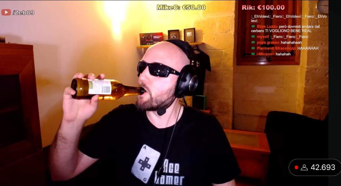 DrMontorsi's tweet photo. tre anni lontano da youtube, live in inglese, troll che lo attaccano continuamente, numeri sempre più in declino perché "a nessuno frega più niente di lui"

torna con una live in italiano e fa 42k spettatori con pioggia di donazioni

questa si chiama AURA. bentornato RE #Zeb89 https://t.co/37zIzrklqr