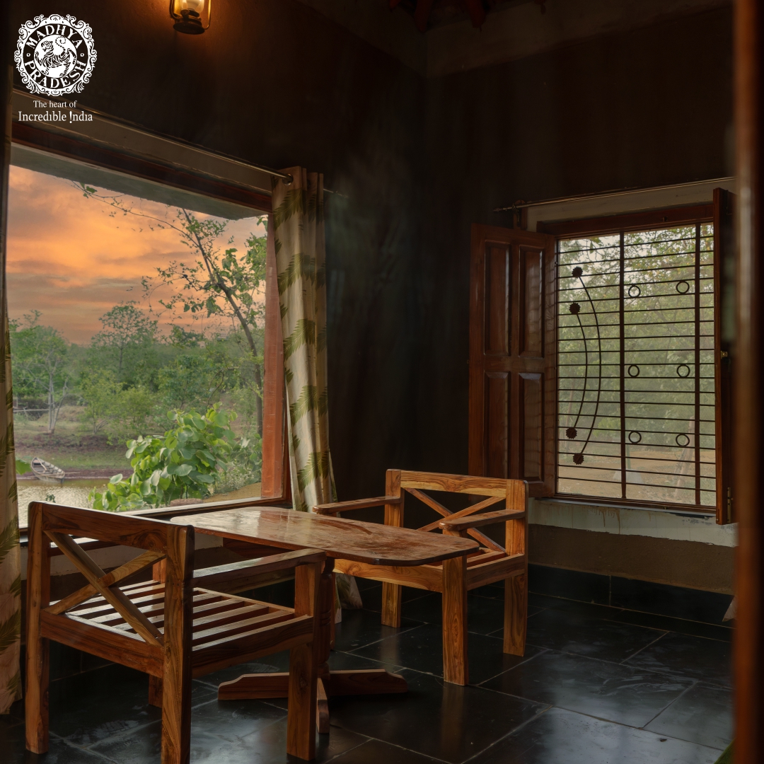 In the heart of nature's embrace, find your sanctuary at Jungle Aashiyana Homestay.
Nestled in a sprawling 15-acre paradise amidst the picturesque landscapes of #Satpura Ranges, these luxurious cottages offer serene views of the lush jungle. 
#MPTourism #ResponsibleTourism #Tamia