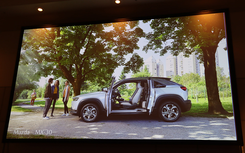 car_watch's tweet image. マツダ、「MX-30」開発主査の上藤和佳子氏が「Rotary-EV」の新しい電動化時代に対… car.watch.impress.co.jp/docs/news/1594… #人とくるまのテクノロジー展 #mazda #MX30 #ロータリーエンジン #PHEV