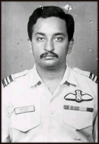 Homage to

SQUADRON LEADER AJAY AHUJA
VrC
17 SQD #IndianAirForce 

who was immortalized on May 27 in #KargilWar in 1999.                                       His MiG 21 was hit by a Stinger and killed on ground by pakis.

#FreedomisnotFree few pay #CostofWar.
#25YearsofKargilWar