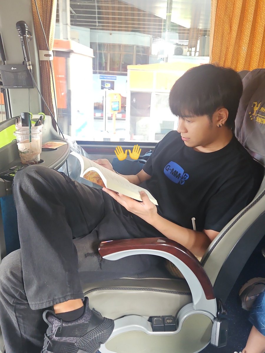 MahasiswaPeraya's tweet photo. Beneran tasnya kitttttt 😃😃

OUTING WITH KRISTSINGTO 

#GMMTVOuting2024 
#คริสสิงโต https://t.co/dzZYPsUksc