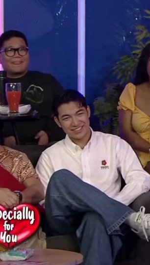 CarlosMiguel652's tweet image. Ampogi naman nung Oppa sa couch na nakawhite.

#EXpeciallyForYou
#DARREN #D10 #ShowtimeDBest
@Espanto2001