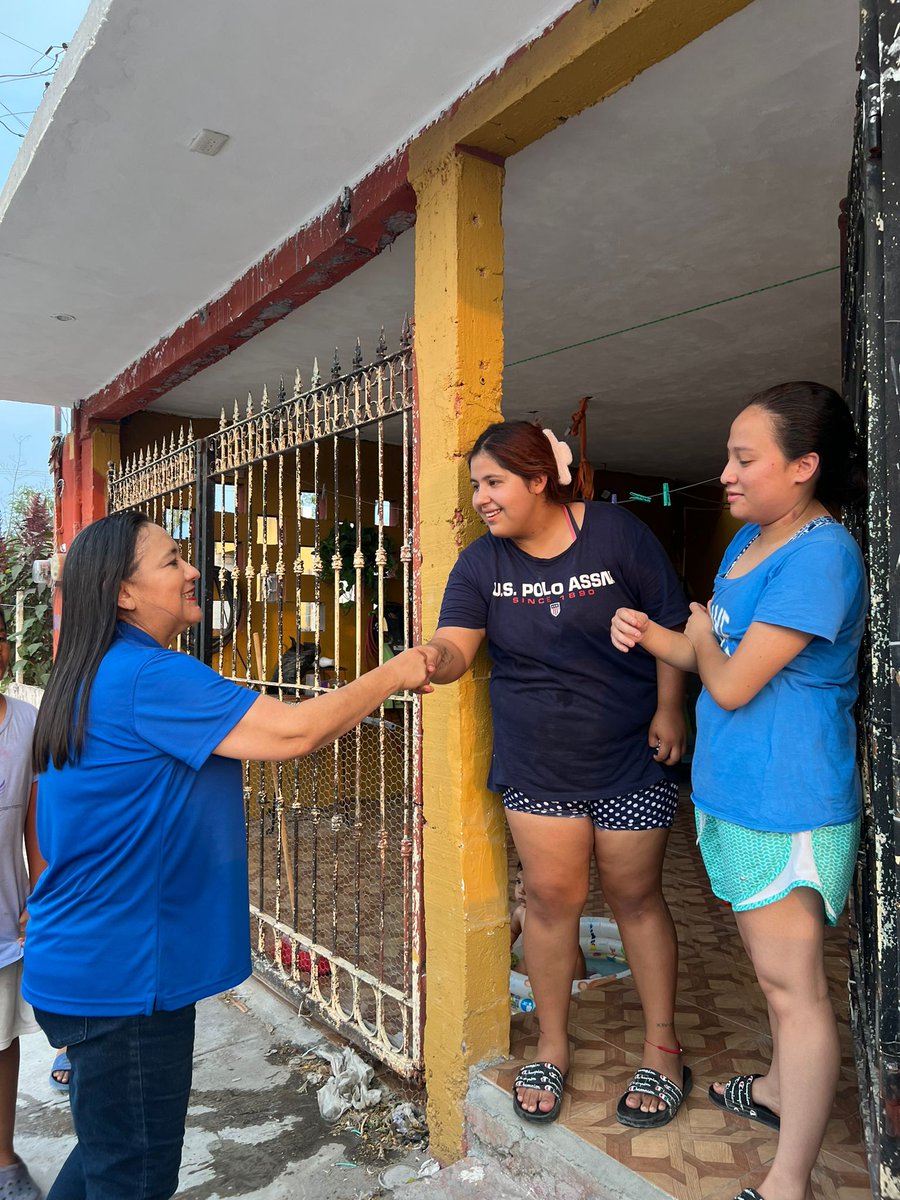 MARTHARUBIOO's tweet photo. ¡Recorriendo las calles del distrito 5 invitandolos a salir a votar este 02 de junio por la coalición Fuerza y Corazón por Tamaulipas! 💙❤️

#EnMiCasaYPorMiGente #MarthaRubio #PANReynosa #MxSinMiedo #VamosAGanar #FuerzaYCorazonxTamaulipas #YoConMarthaRubio #GenteDeAcción https://t.co/PG7WCBO8Ev