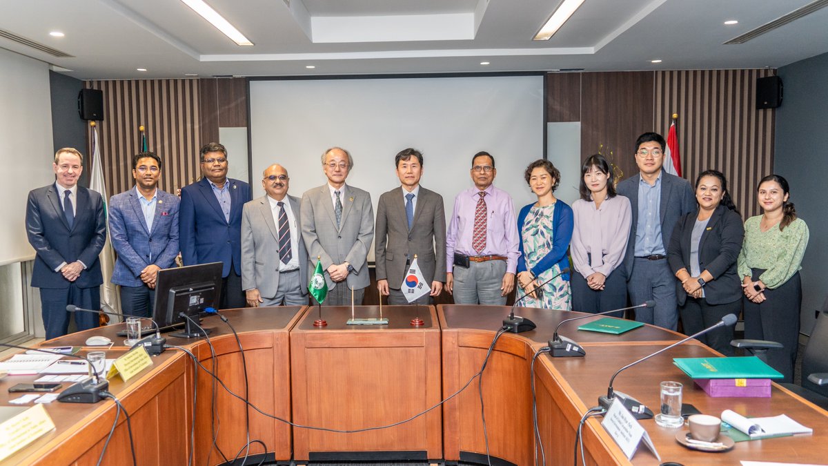 AITAsia's tweet photo. The Asian Institute of Technology (AIT) and the Korea Environment Institute (KEI) in Sejong, Republic of Korea, have signed a Memorandum of Understanding (MoU) to establish research collaboration and cooperation.
#AITAsia #KEI #mou #collaboration #research #jointprograms https://t.co/c5BfncNn0g