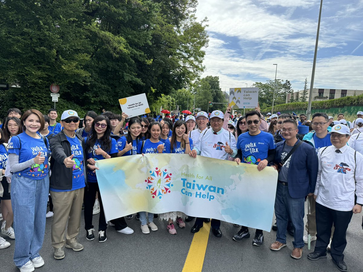 .@MOHW_Taiwan Minister Chiu, #Taiwan🇹🇼 legislators & friends advocating #TaiwanCanHelp joined #WHA’s symbolic Walk the Talk event, which emphasizes the need for universal health coverage stressed by @DrTedros. We urge the @WHO to #CountTaiwanIn, to align with its own principles!